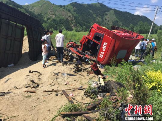 围场车祸瞬间，时代记忆下的惨烈瞬间图片曝光