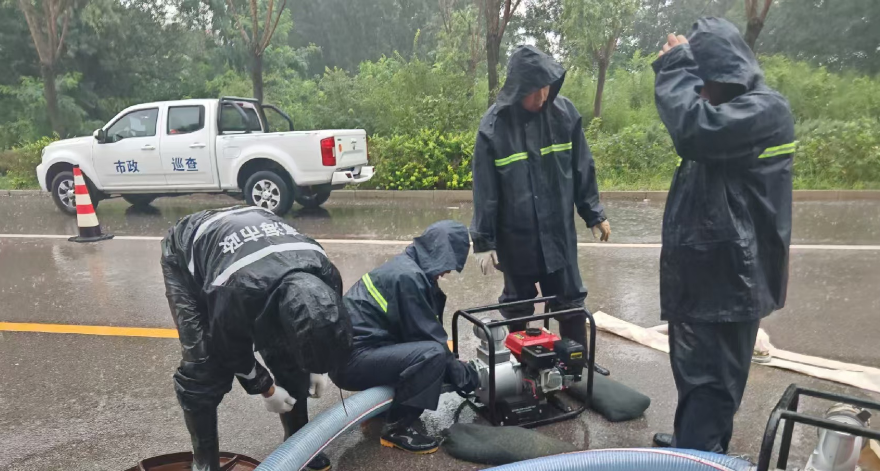 广东暴雨预警更新，暴雨中的温情故事