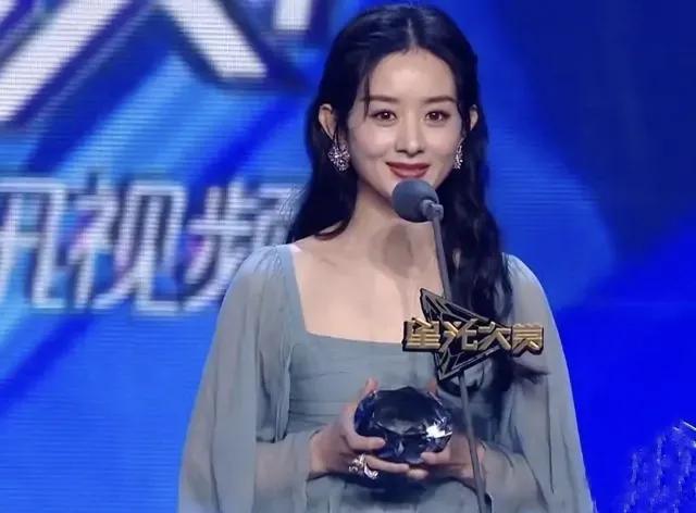 杨幂女儿近照,杨幂女儿近照，小糯米星光之下的成长印记